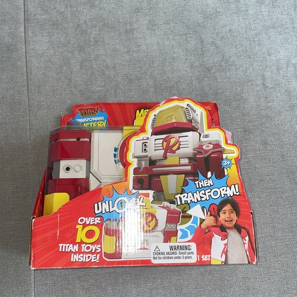 Ryan's World Mega Mecha Titan Robot - Picture 5 of 6